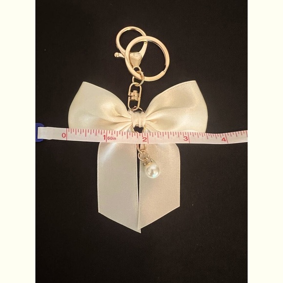 CHARMS KEY CHAIN FOR PURSE HANDBAG BOW PEARL GOLD HARDWARE IVORY - Picture 6 of 6